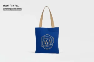 Tas totebag untuk seminar kit ini dirancang untuk memenuhi kebutuhan acara seminar, pelatihan dan workshop. Terbuat dari bahan pilihan yang kuat, tahan lama dan mampu membawa berbagai perlengkapan seminar, seperti buku A4, map A4 dan alat tulis lainnya.