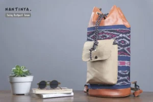 Baduy Backpack Tenun adalah solusi terbaik untuk penyelenggara seminar dan event yang ingin memberikan seminar kit unik dengan nilai budaya tinggi. Pilih tas ini untuk menghadirkan pengalaman berkesan bagi peserta sekaligus memperkuat identitas acara Anda!