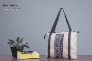 Jika Anda mencari seminar kit unik yang menggabungkan nilai estetika, fungsi, dan budaya, Basemah Totebag Tenun adalah solusi yang tepat. Tas ini tidak hanya menjadi alat penyimpanan yang praktis, tetapi juga menjadi simbol apresiasi terhadap kekayaan budaya Indonesia.