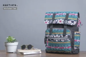 Pilih Batin Backpack Tenun untuk seminar atau event Anda, dan berikan pengalaman tak terlupakan kepada peserta melalui seminar kit unik yang berkualitas dan bernilai budaya. Dengan tas ini, Anda tidak hanya menciptakan acara yang berkesan tetapi juga turut melestarikan seni tradisional Nusantara!