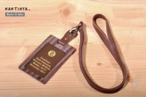 Nantinya_Wooden ID Holder