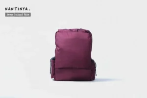 Salah satu fitur unggulan dari Amman Backpack Nylon adalah desainnya yang mendukung keamanan ekstra bagi pengguna. Tas ini dilengkapi dengan resleting tersembunyi di bagian belakang, yang dirancang untuk mencegah tindakan pencurian atau pembobolan. Fitur anti-maling ini menjadikan Amman Backpack Nylon pilihan yang sangat tepat untuk seminar kit, terutama bagi peserta yang perlu membawa barang-barang berharga seperti laptop, dokumen penting, atau gadget lainnya.